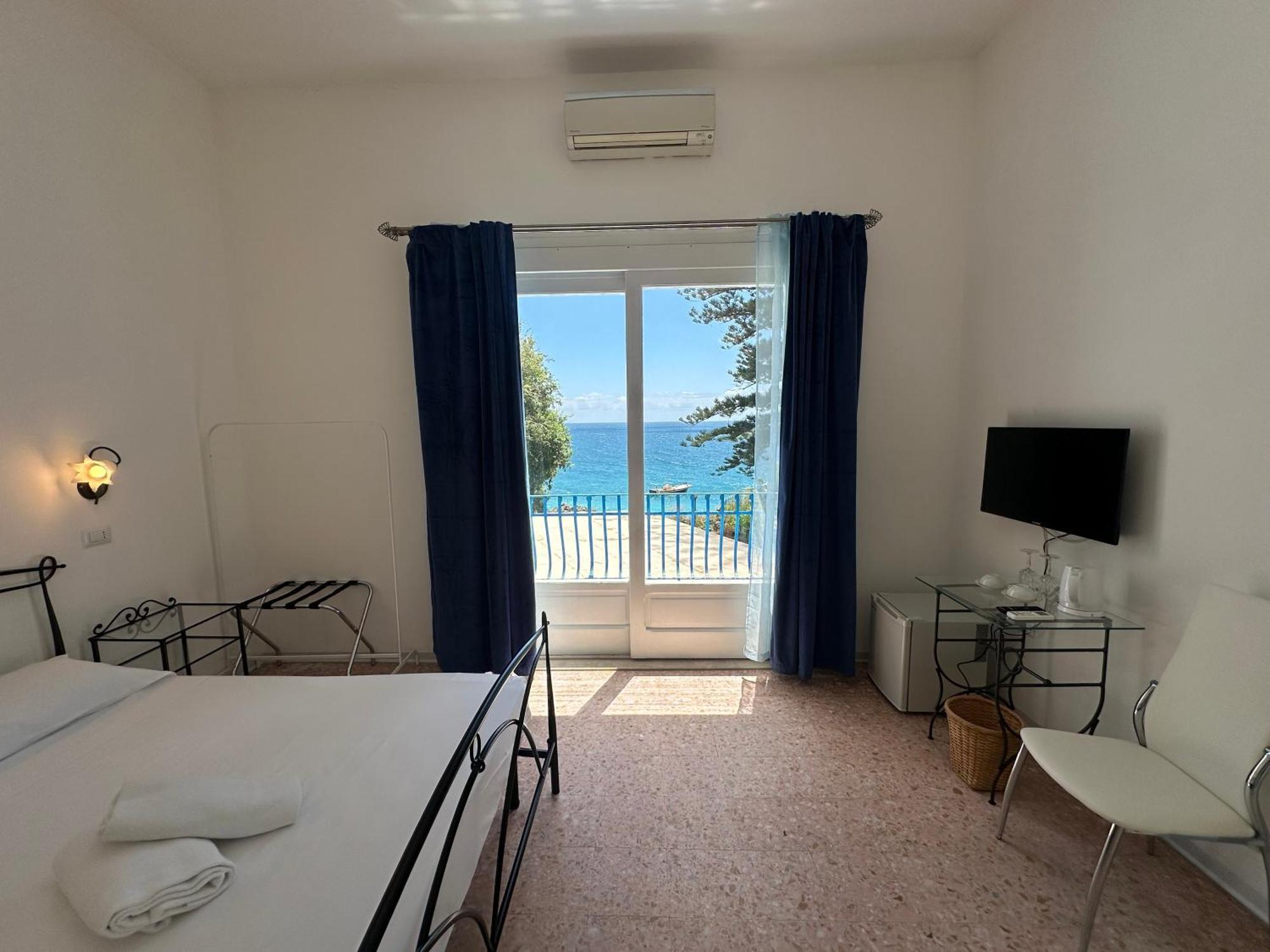 Rada Azzurra Hotel Амалфи Екстериор снимка