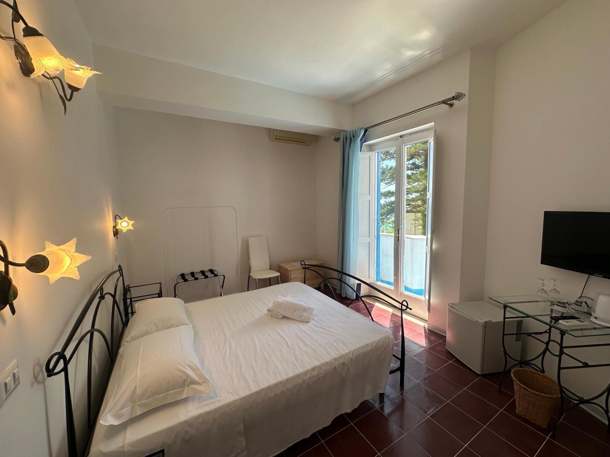 Rada Azzurra Hotel Амалфи Екстериор снимка